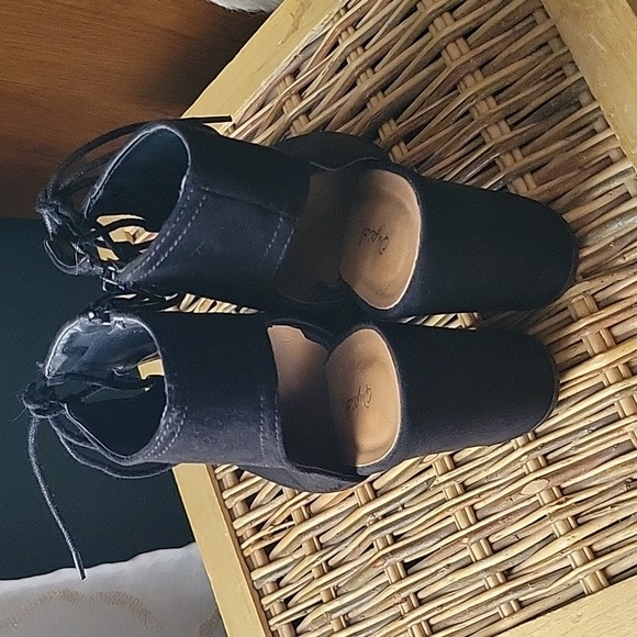 Qupid Black Zip/Lace Up Peep Toe Booties 9 - Picture 5 of 8